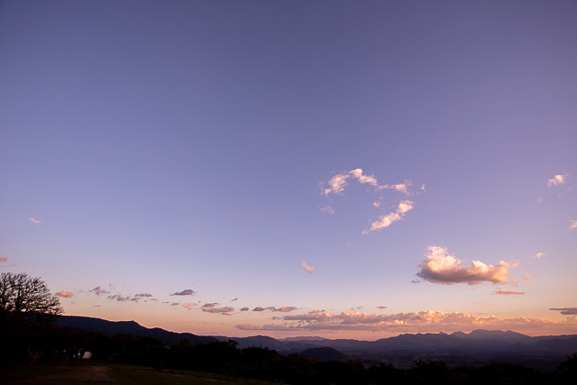 ATARDECER EN LAS MONTAÑAS